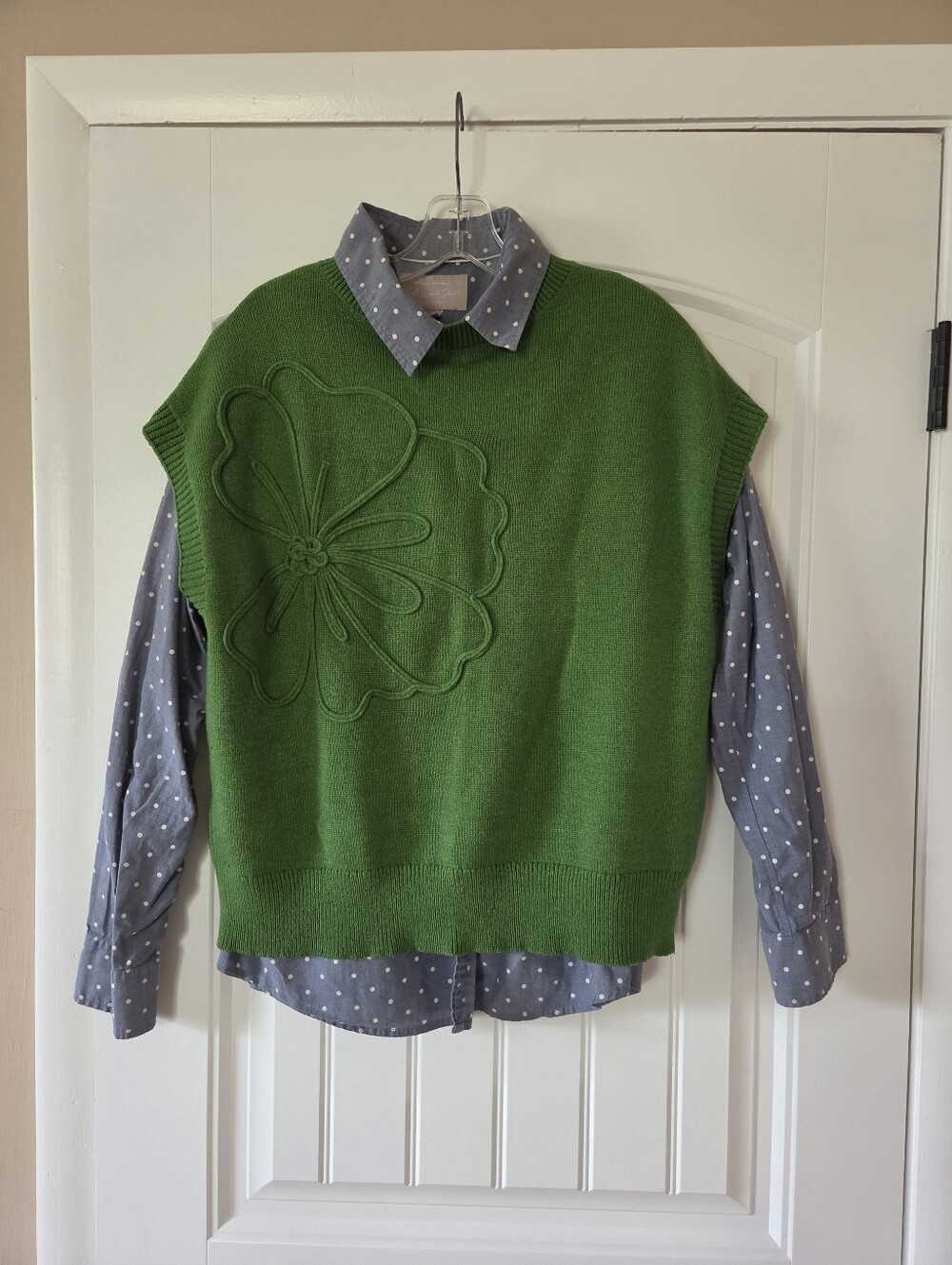 Green Sleeveless Floral Appliqué Drop Shoulder Sweater Vest